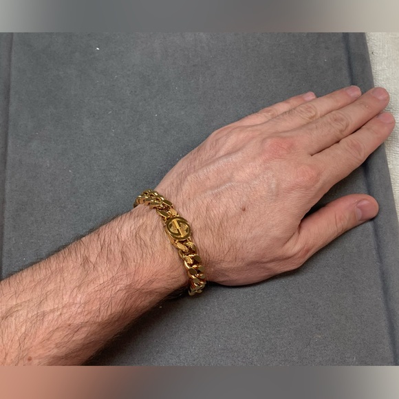 Gucci Interlocking G Gold Tone Curb Link Bracelet - Picture 8 of 8